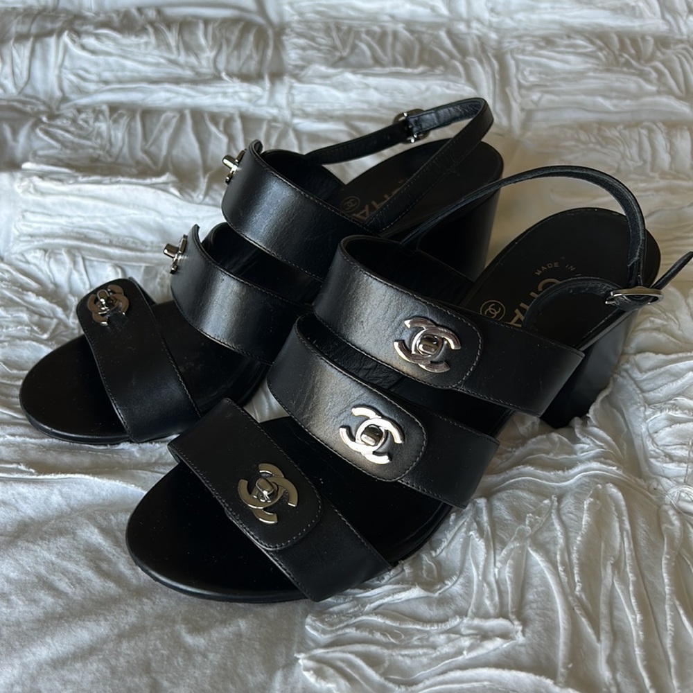 PRICE FIRM CHANEL CALFSKIN INTERLOCKING CC LOGO LEATHER SLINGBACK SANDAL 37.5